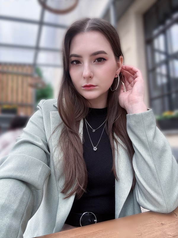 Sara Lawrence headshot